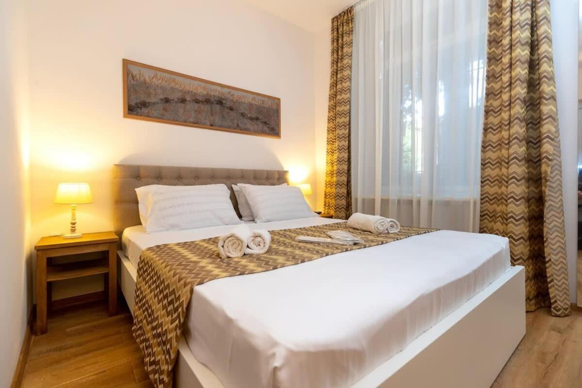 Wehost Liberty Square Apartments Tbilisi Exteriör bild
